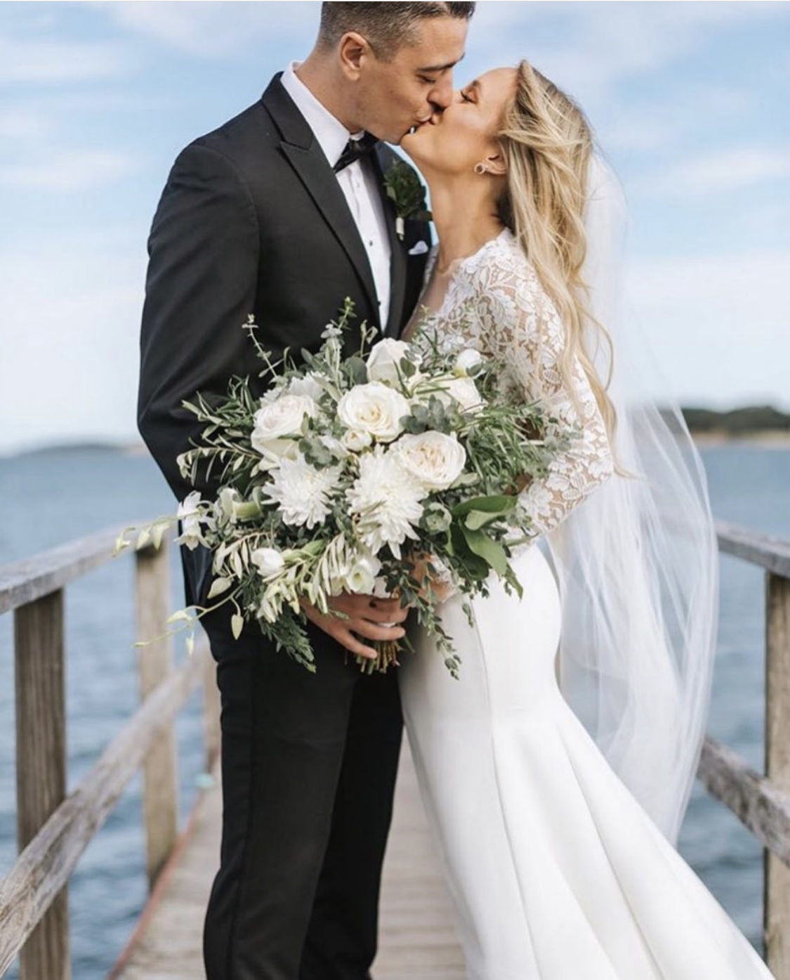 bride and groom white greenery bridal bouquet